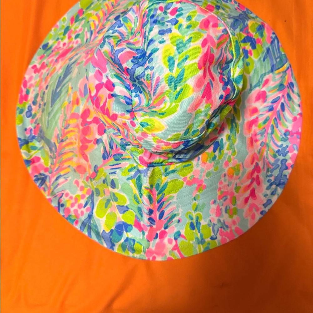Lilly Pulitzer Sun hat in “Catch the Wavr” print.